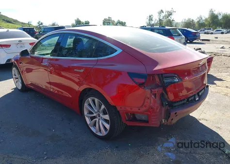 2018 Tesla Model 3 Long Range/Mid Range z USA, uszkodzony, nr VIN 5YJ3E1EA5JF061613